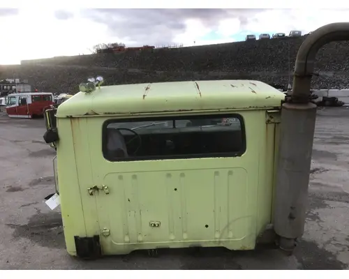 INTERNATIONAL F-2275 Cab