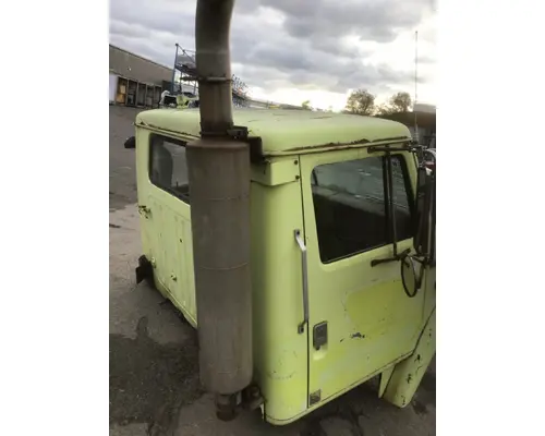 INTERNATIONAL F-2275 Cab