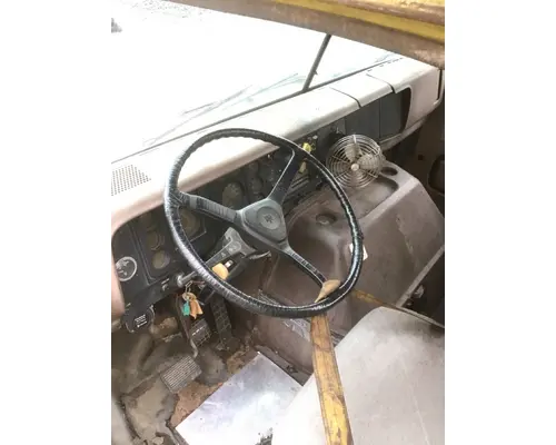 INTERNATIONAL F-2275 Cab