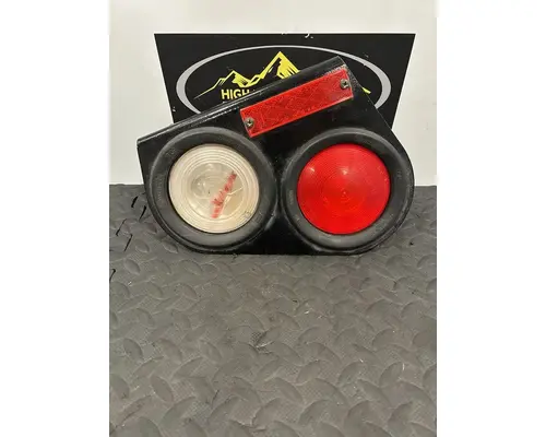 INTERNATIONAL F-2574 Lamp stop tail turn