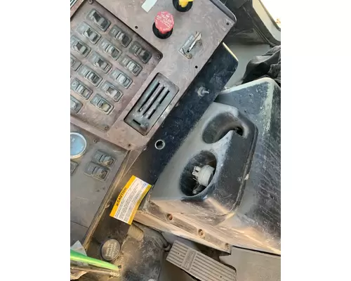 INTERNATIONAL F-5070 Cab Mount