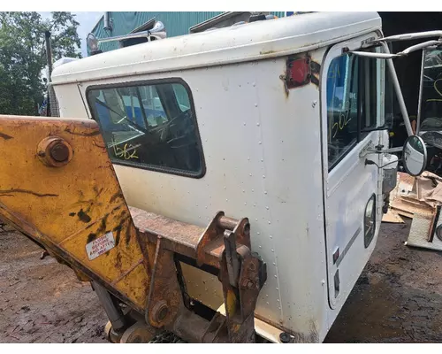 INTERNATIONAL F-5070 Cab Mount