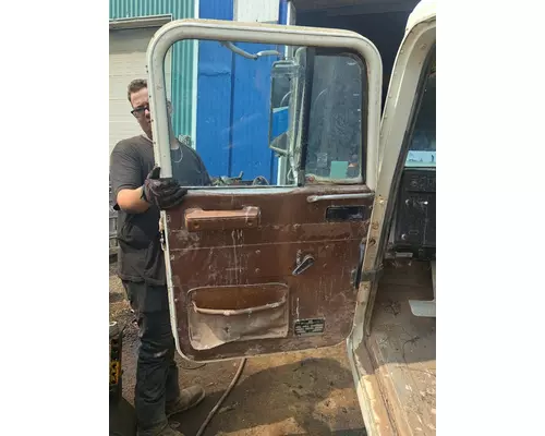 INTERNATIONAL F-5070 Cab Mount