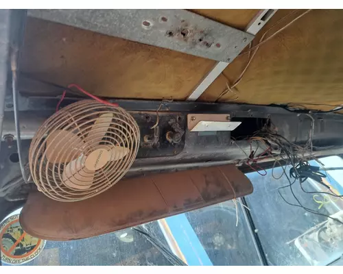 INTERNATIONAL F-5070 Cab Mount