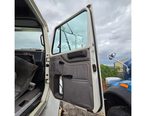 INTERNATIONAL F-8100 Cab