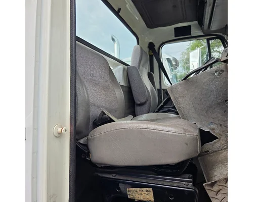 INTERNATIONAL F-8100 Cab