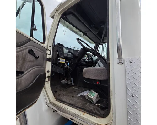 INTERNATIONAL F-8100 Cab