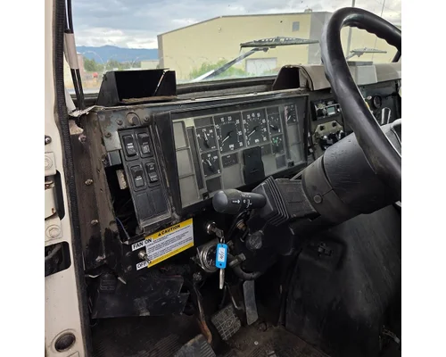 INTERNATIONAL F-8100 Cab