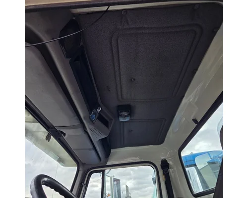 INTERNATIONAL F-8100 Cab