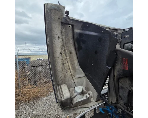 INTERNATIONAL F-8100 Hood