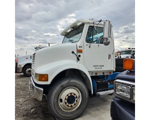 INTERNATIONAL F-8100 Hood