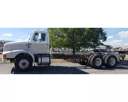 INTERNATIONAL F-8200 Complete Vehicle