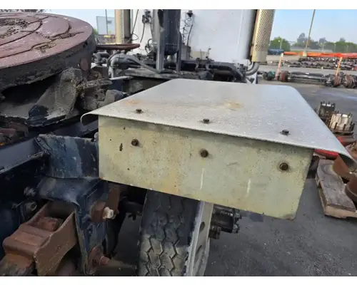 INTERNATIONAL F-9370 Fender