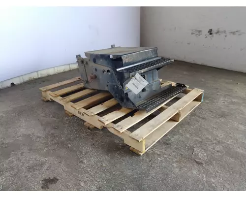 INTERNATIONAL F4900 BATTERY BOX