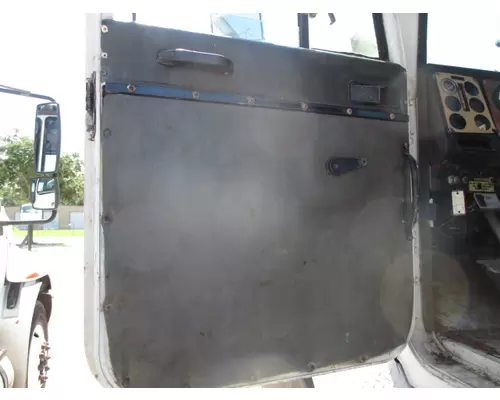 INTERNATIONAL F5070 DOOR ASSEMBLY, FRONT