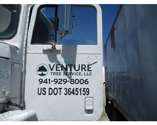 INTERNATIONAL F5070 DOOR ASSEMBLY, FRONT