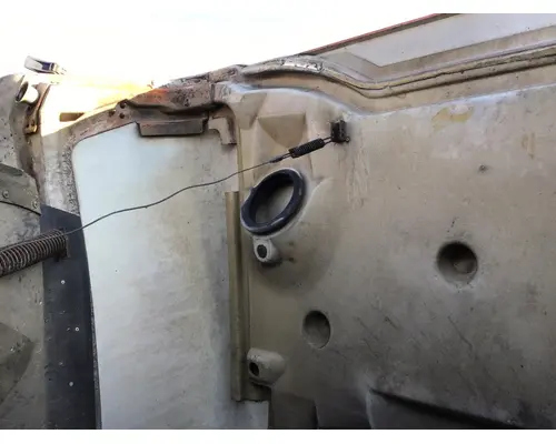 INTERNATIONAL F8200 1990-2003 HOOD