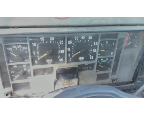 INTERNATIONAL F8200 GAUGE CLUSTER