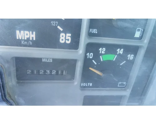 INTERNATIONAL F8200 GAUGE CLUSTER