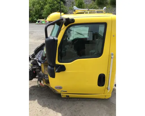 INTERNATIONAL HV513 Cab