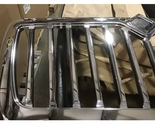 INTERNATIONAL HV Grille