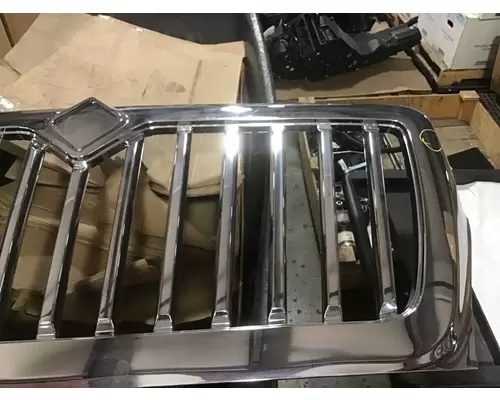 INTERNATIONAL HV Grille