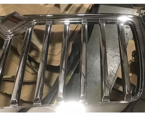 INTERNATIONAL HV Grille