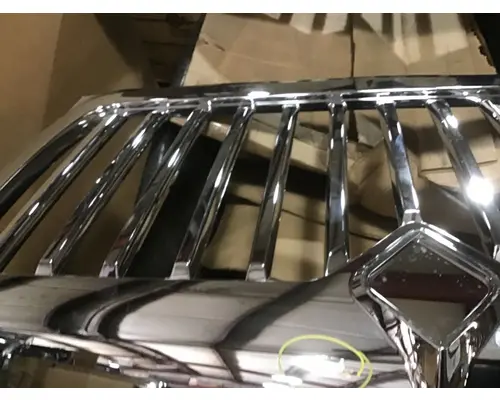 INTERNATIONAL HV Grille