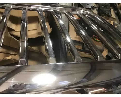 INTERNATIONAL HV Grille