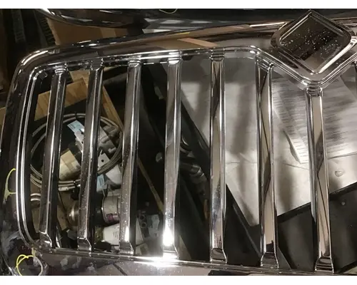 INTERNATIONAL HV Grille