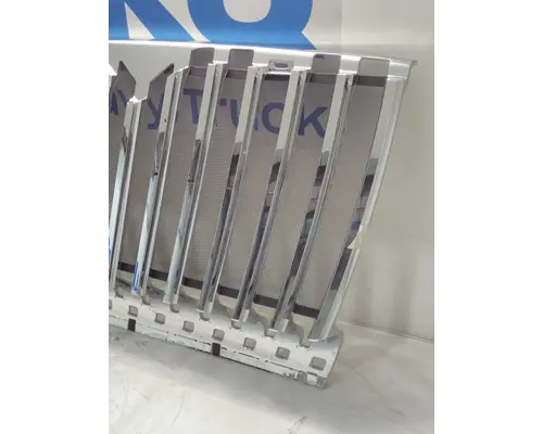 INTERNATIONAL HV Grille