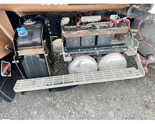 INTERNATIONAL HX520 Battery Box