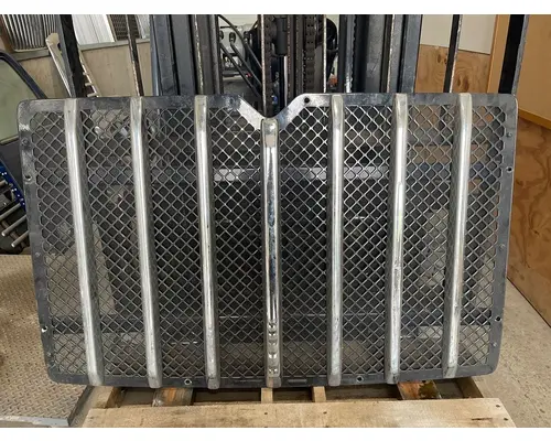 INTERNATIONAL HX520 Grille