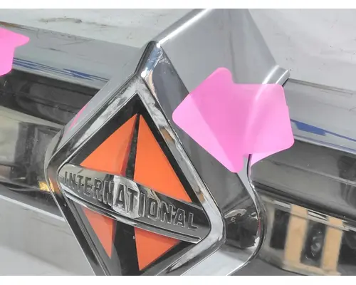 INTERNATIONAL HX620 Grille