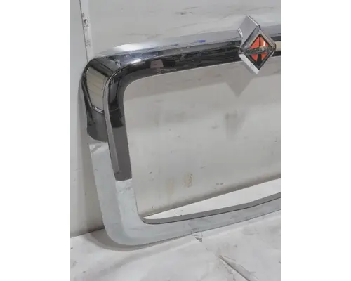 INTERNATIONAL HX620 Grille