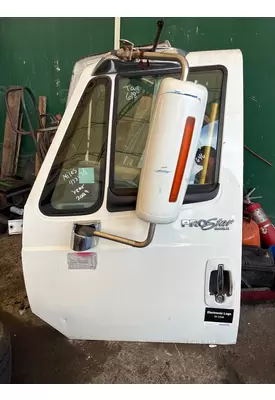INTERNATIONAL LF627 Door Assembly, Front