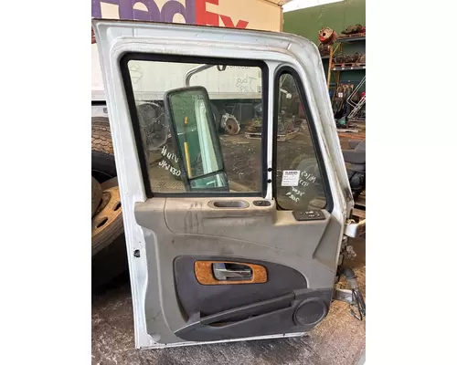 INTERNATIONAL LF627 Door Assembly, Front