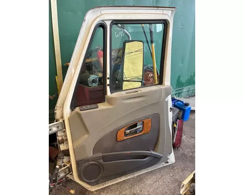 INTERNATIONAL LF627 Door Assembly, Front