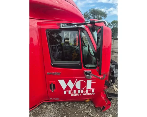 INTERNATIONAL LF627 Door Assembly, Front