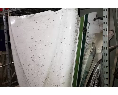 INTERNATIONAL LF627 Hood