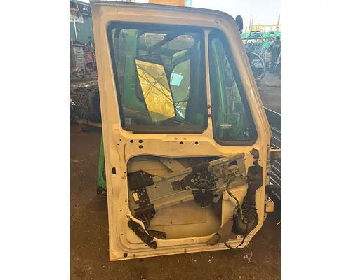 INTERNATIONAL LF687 Door Assembly, Front