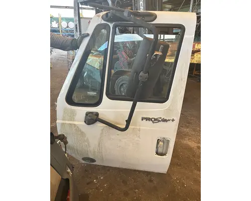 INTERNATIONAL LF687 Door Assembly, Front