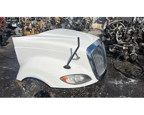 INTERNATIONAL LF687 Hood