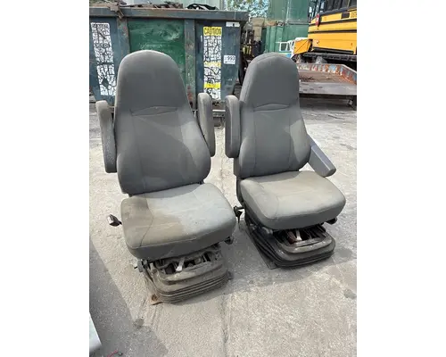 INTERNATIONAL LF687 Seat, Front