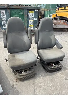 INTERNATIONAL LF687 Seat, Front