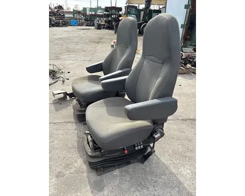 INTERNATIONAL LF687 Seat, Front