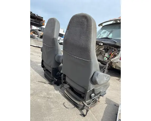 INTERNATIONAL LF687 Seat, Front