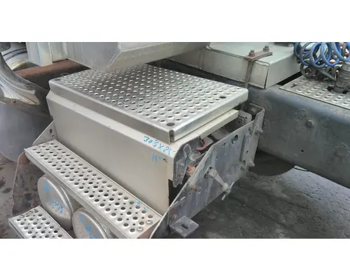 INTERNATIONAL LONESTAR BATTERY BOX