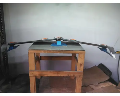 INTERNATIONAL LONESTAR CAB CLIP