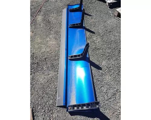 INTERNATIONAL LONESTAR CAB SKIRT FILLER PANEL